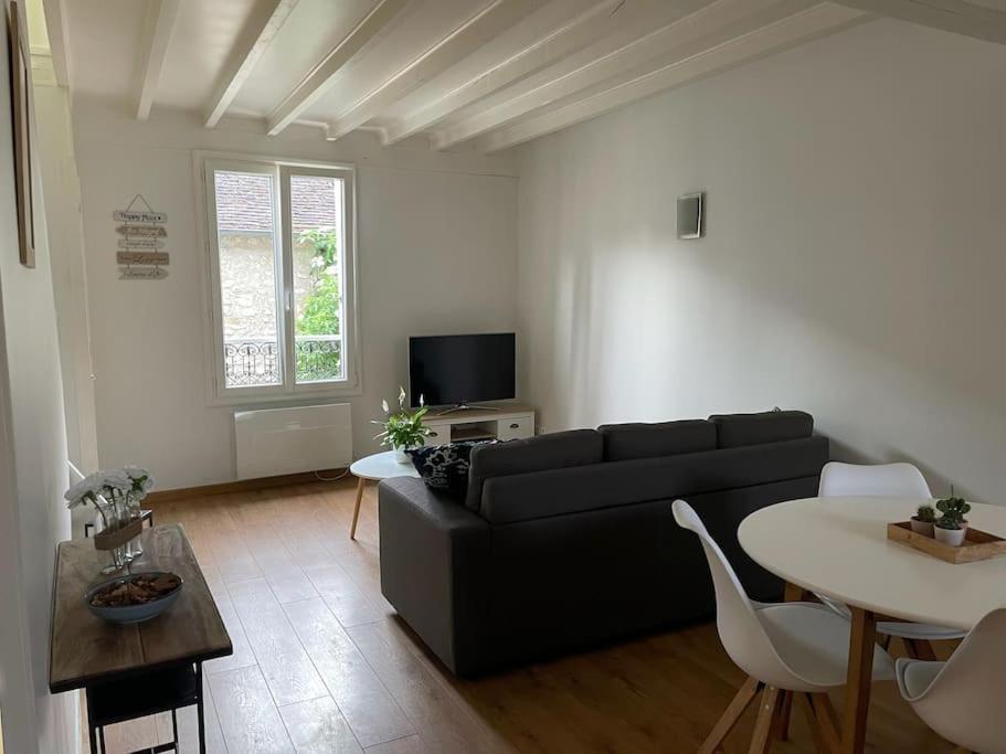 Tiny Paradise - 2 Bedrooms Apartment Montigny-sur-Loing ภายนอก รูปภาพ