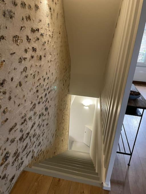 Tiny Paradise - 2 Bedrooms Apartment Montigny-sur-Loing ภายนอก รูปภาพ