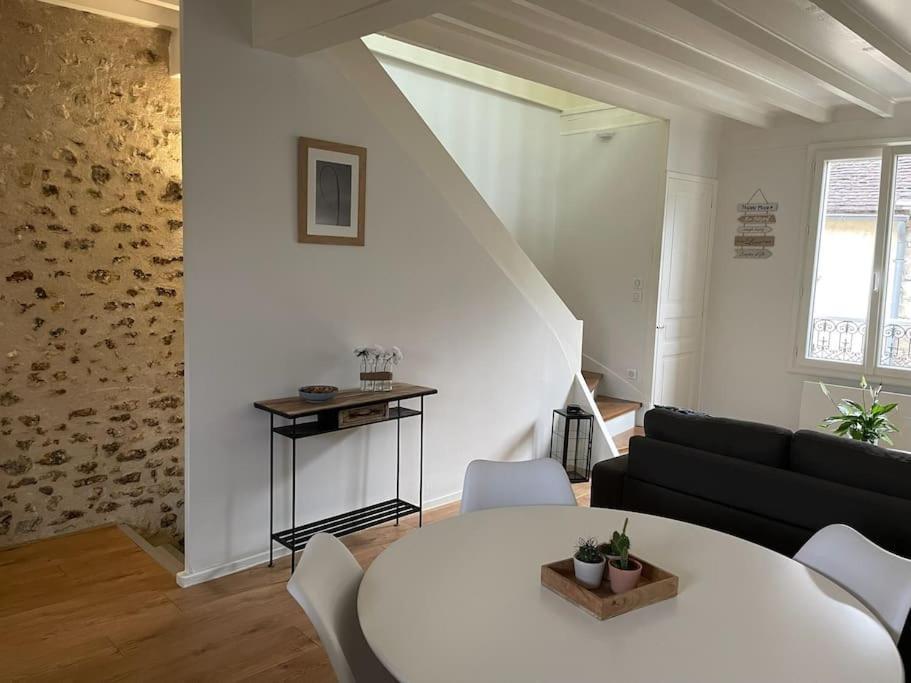 Tiny Paradise - 2 Bedrooms Apartment Montigny-sur-Loing ภายนอก รูปภาพ
